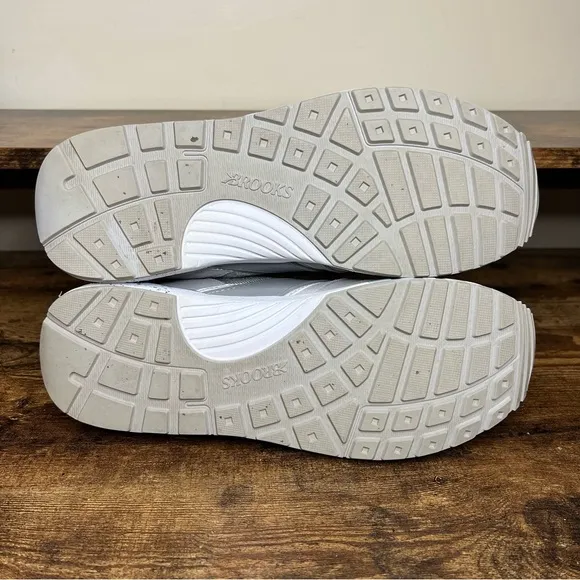 Brooks gray fusion vintage running shoe men's‎ 10 model 1101941D946
