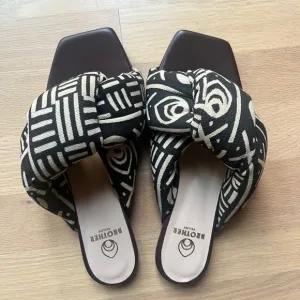 Brother Vellies Togo Batik-dyed Knotted Cotton-canvas Sandals Size 7 NWOT