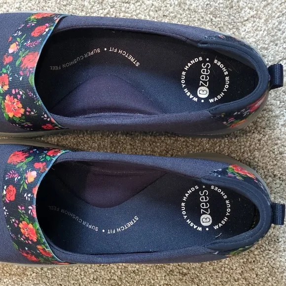 Bzees Navy Floral Slip-On Shoes Women's size 9.5