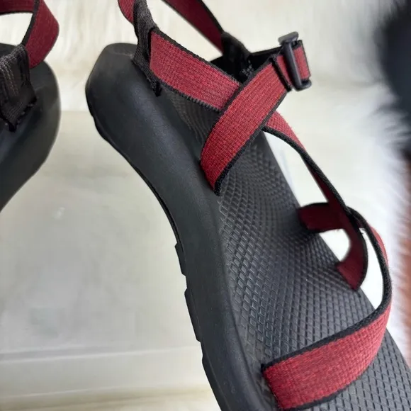 CHACO CROSS STRAPS SANDALS SIZE 10 Woman