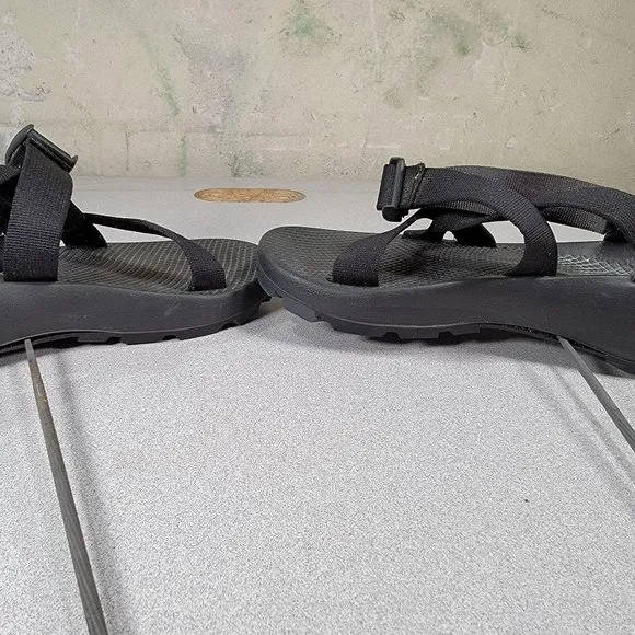 Chaco Vibrams Soles Mens 8 Black Straps Sandals
