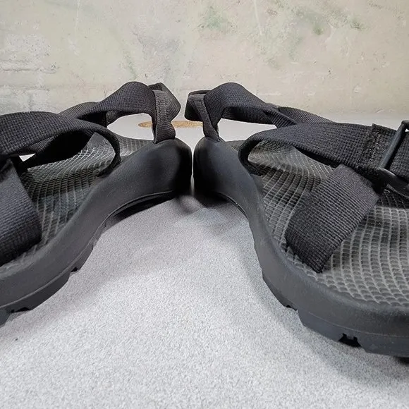 Chaco Vibrams Soles Mens 8 Black Straps Sandals