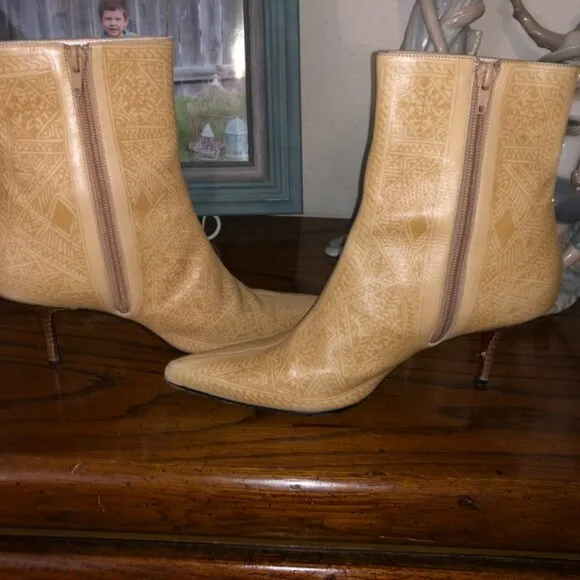 Christian Louboutin Vero Cuoio Booties 37.5 tan pattern