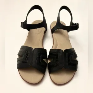 Clark Woman’s Black Sandals Size 8.5 New