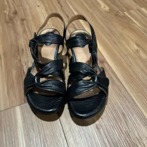 Clark’s Artisan Black Sandals NWT Size 10 Leather with Padded Sole