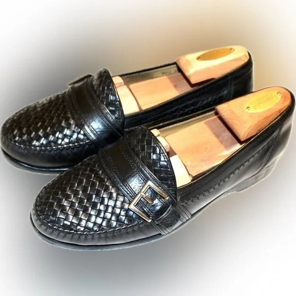 Cole Haan 8 black.  97% soles remaining.  Leather.  Excellent condition‌‌‌‌‌‌‌‌‌