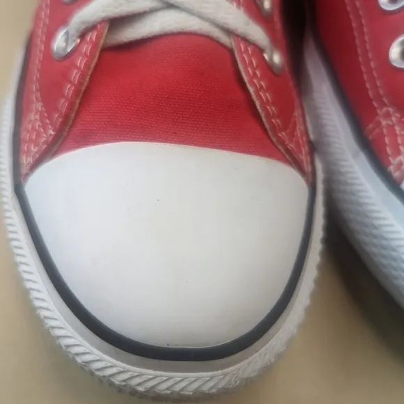 Converse Chuck Taylor All Star Men’s Size 10, women's sz 12. Classic High Top At