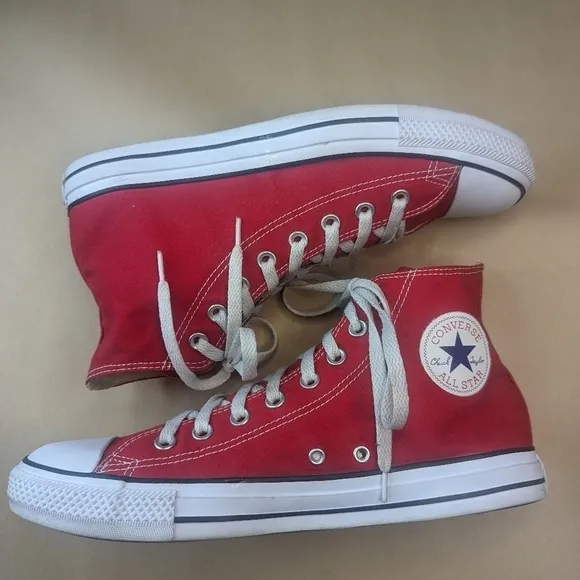Converse Chuck Taylor All Star Men’s Size 10, women's sz 12. Classic High Top At
