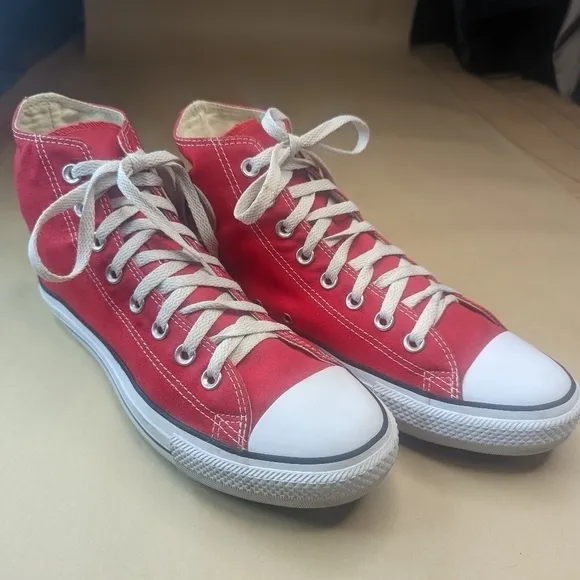 Converse Chuck Taylor All Star Men’s Size 10, women's sz 12. Classic High Top At