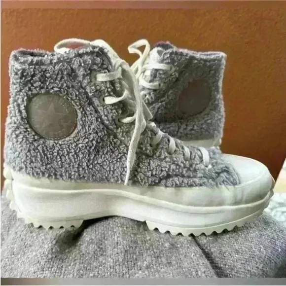 Converse Run Star Hike Hi Top Sherpa PlatformMen's 8 Women's 9.5 EUC!