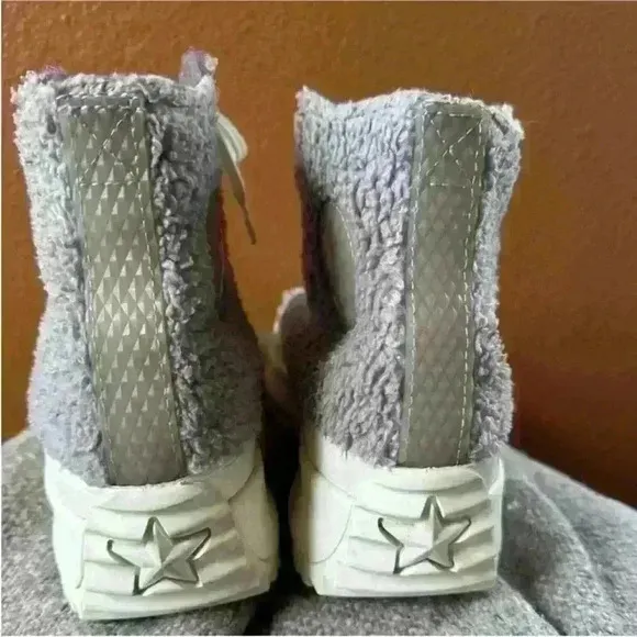 Converse Run Star Hike Hi Top Sherpa PlatformMen's 8 Women's 9.5 EUC!