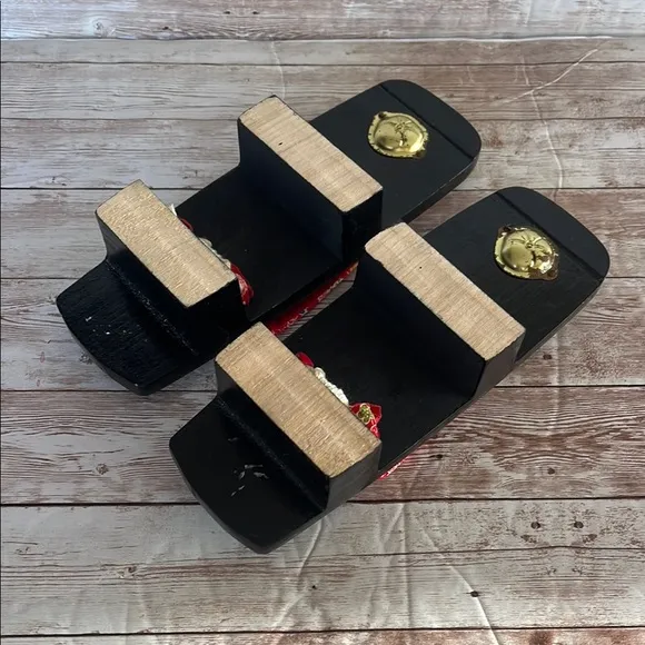 COPY - Traditional Japanese Geta Sandals - Black and Red