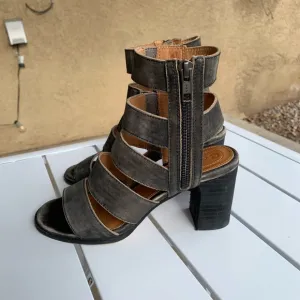 Corso Como distressed grey leather straps heeled sandals size 6M