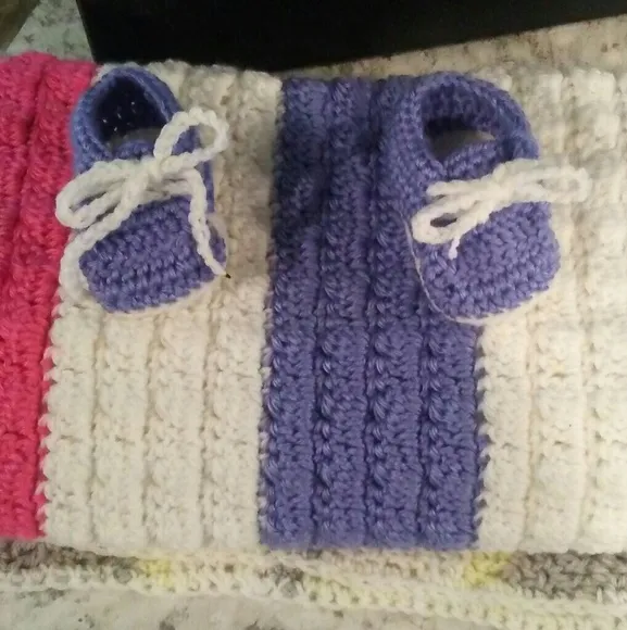 Crochet baby blanket and accessories