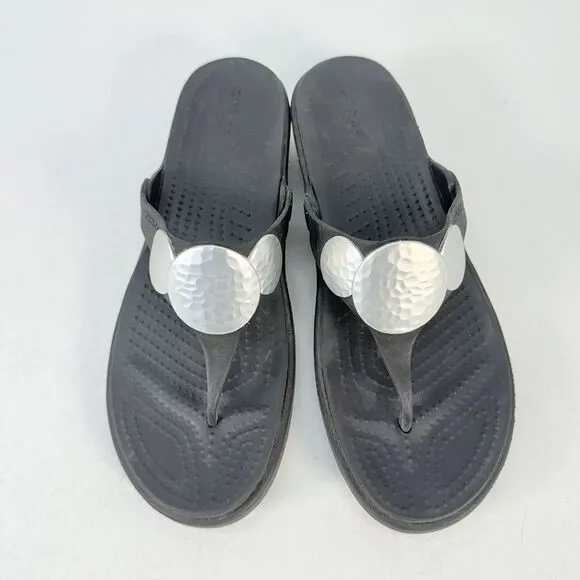 Crocs Sanrah Hammered Metallic Silver Circle Black Wedge Womens Sandals Size 9
