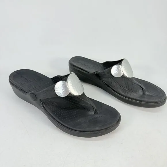 Crocs Sanrah Hammered Metallic Silver Circle Black Wedge Womens Sandals Size 9