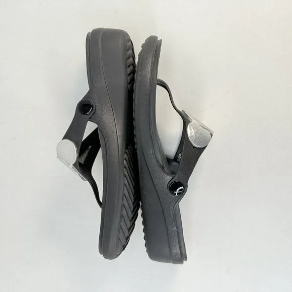 Crocs Sanrah Hammered Metallic Silver Circle Black Wedge Womens Sandals Size 9