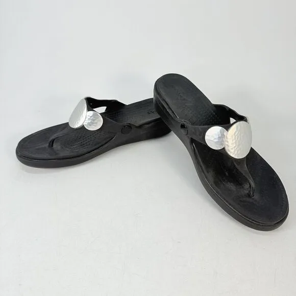 Crocs Sanrah Hammered Metallic Silver Circle Black Wedge Womens Sandals Size 9