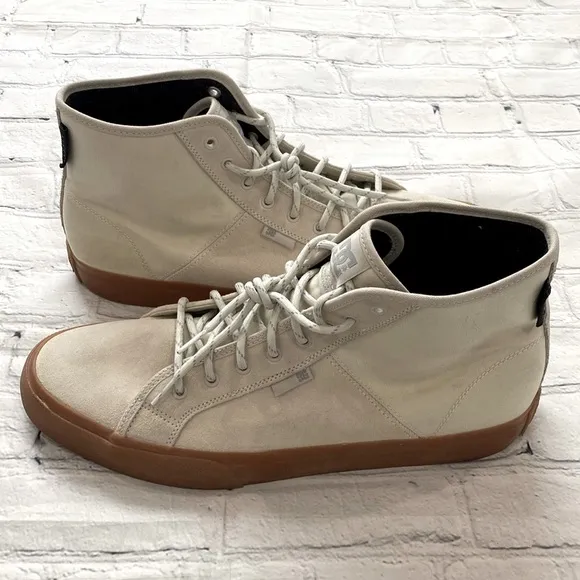 DC Shoes Manual Hi High Top Winterized Skateboarding Shoe