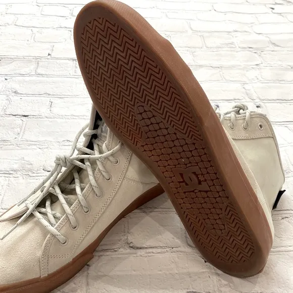 DC Shoes Manual Hi High Top Winterized Skateboarding Shoe