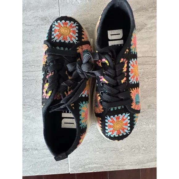 Dirty Laundry Women's Rambling Crochet Sneakers, Black Multi Sz 35/5