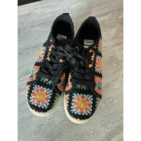 Dirty Laundry Women's Rambling Crochet Sneakers, Black Multi Sz 35/5