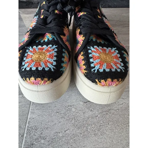 Dirty Laundry Women's Rambling Crochet Sneakers, Black Multi Sz 35/5