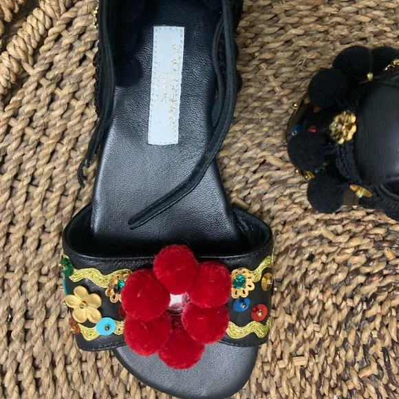 “DOLCE &amp; GABBANA ” sandals. Please READ the description! Size 26./9.5