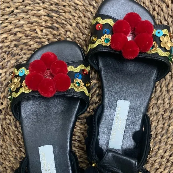 “DOLCE &amp; GABBANA ” sandals. Please READ the description! Size 26./9.5