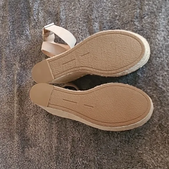 Dolce Vita shayla Espadrille Wedge sandals NWOT SIZE 9.5