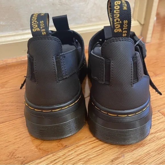 Dr. Martens PEARSON SANDALS Mens/Womens US Size 7 (women) EU 38 Black NEW