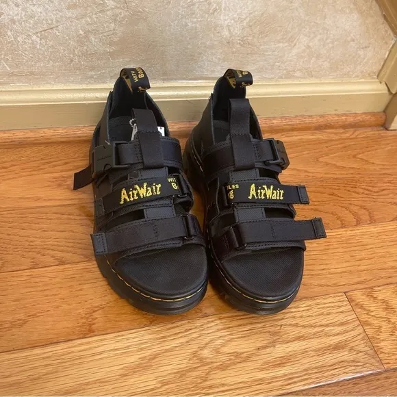 Dr. Martens PEARSON SANDALS Mens/Womens US Size 7 (women) EU 38 Black NEW