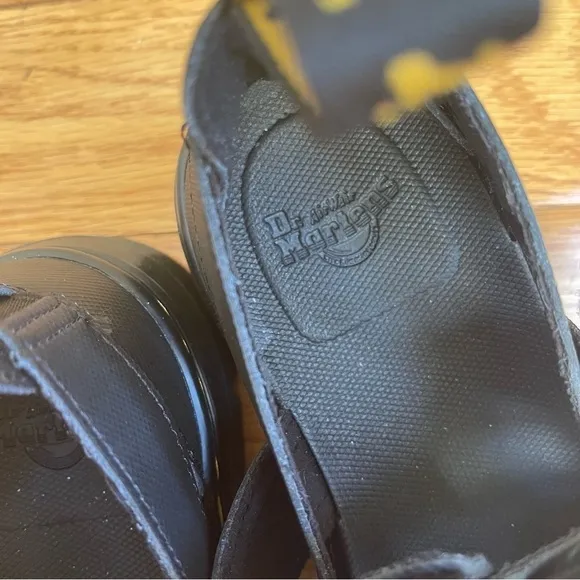 Dr. Martens PEARSON SANDALS Mens/Womens US Size 7 (women) EU 38 Black NEW