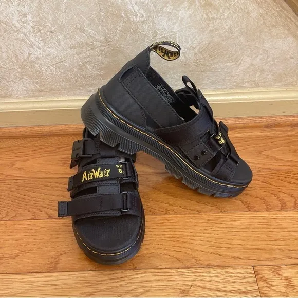 Dr. Martens PEARSON SANDALS Mens/Womens US Size 7 (women) EU 38 Black NEW