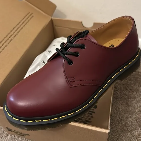DR. MARTENS VINTAGE MADE IN ENGLAND OXFORD SHOES