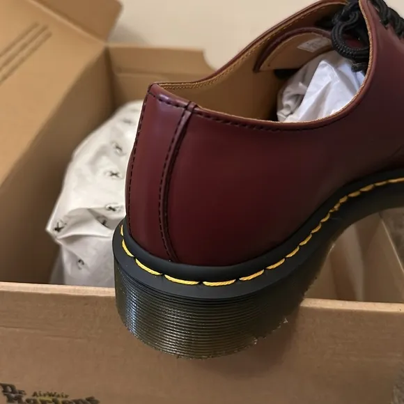DR. MARTENS VINTAGE MADE IN ENGLAND OXFORD SHOES