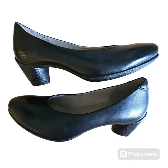 ECCO Sculptured 45 Plain Black Pumps NWOB Women's Size 8