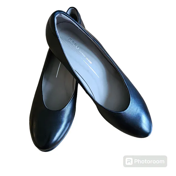 ECCO Sculptured 45 Plain Black Pumps NWOB Women's Size 8
