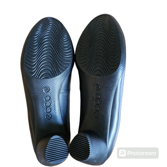 ECCO Sculptured 45 Plain Black Pumps NWOB Women's Size 8