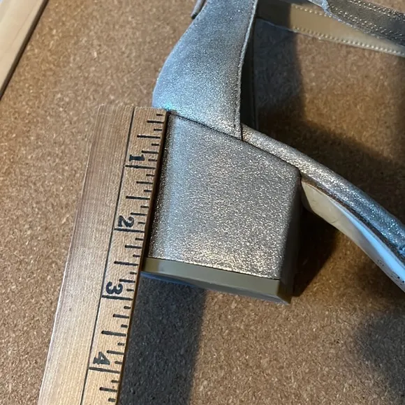 Eileen Fisher Sandals Straps Gold Sparkle Size 7.5