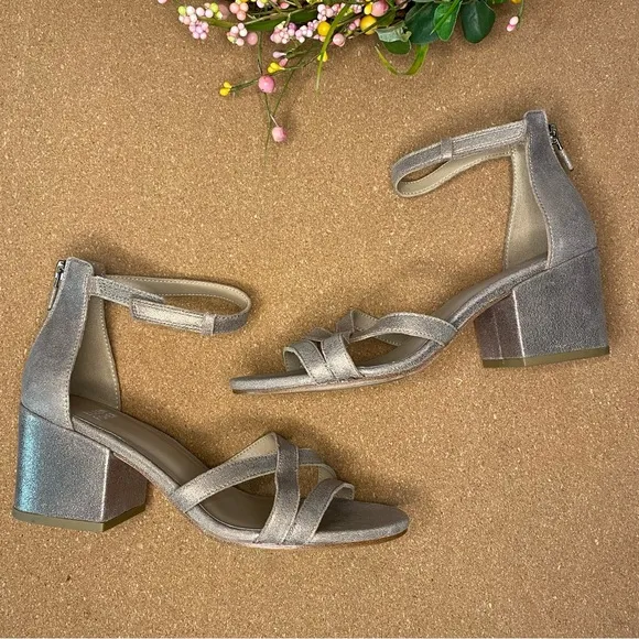 Eileen Fisher Sandals Straps Gold Sparkle Size 7.5