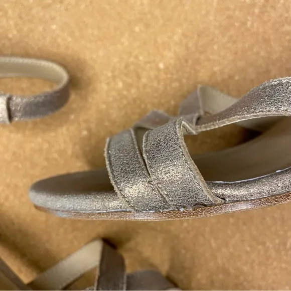 Eileen Fisher Sandals Straps Gold Sparkle Size 7.5