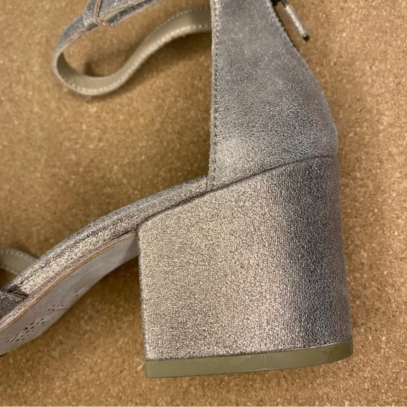 Eileen Fisher Sandals Straps Gold Sparkle Size 7.5