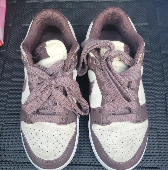 Euc Nike Youth Sz 5 Brown and Cream Sneakers Tennis Shoes