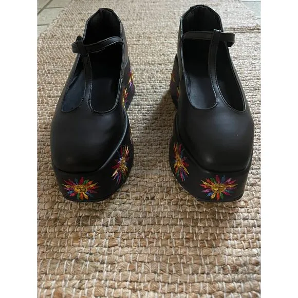 Farm Rio sz 7 Black Platform Mary Jane Ballerina Embroidered Chunky Heel Shoes