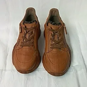 Fendi Flow Leather Low-Top Sneakers with Woodgrain Look