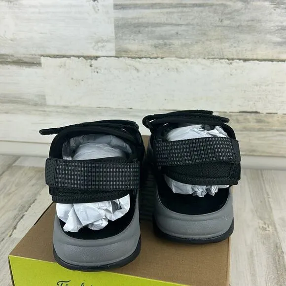 Florsheim mens 8 Treadlight river shoes sandals new adjustable straps black new