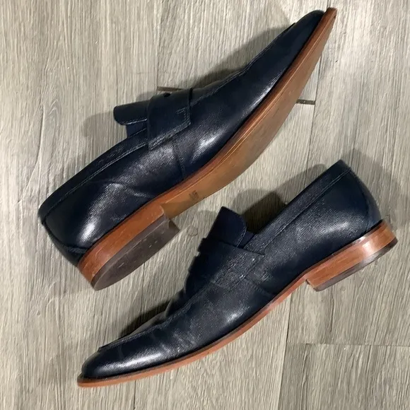 Florsheim Navy Blue Textured Leather Slip-On Loafers size 11 D