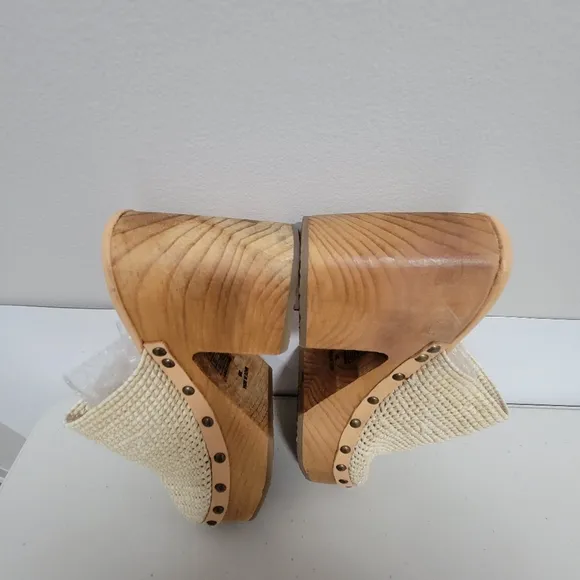 Free People Claudia Crochet Clogs Size 39.