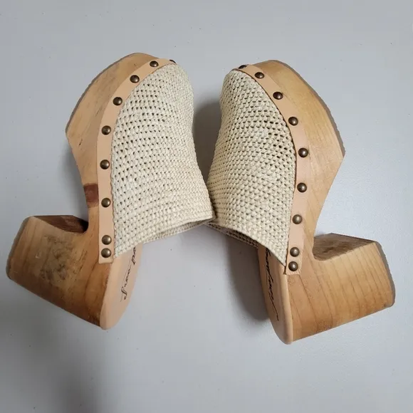 Free People Claudia Crochet Clogs Size 39.